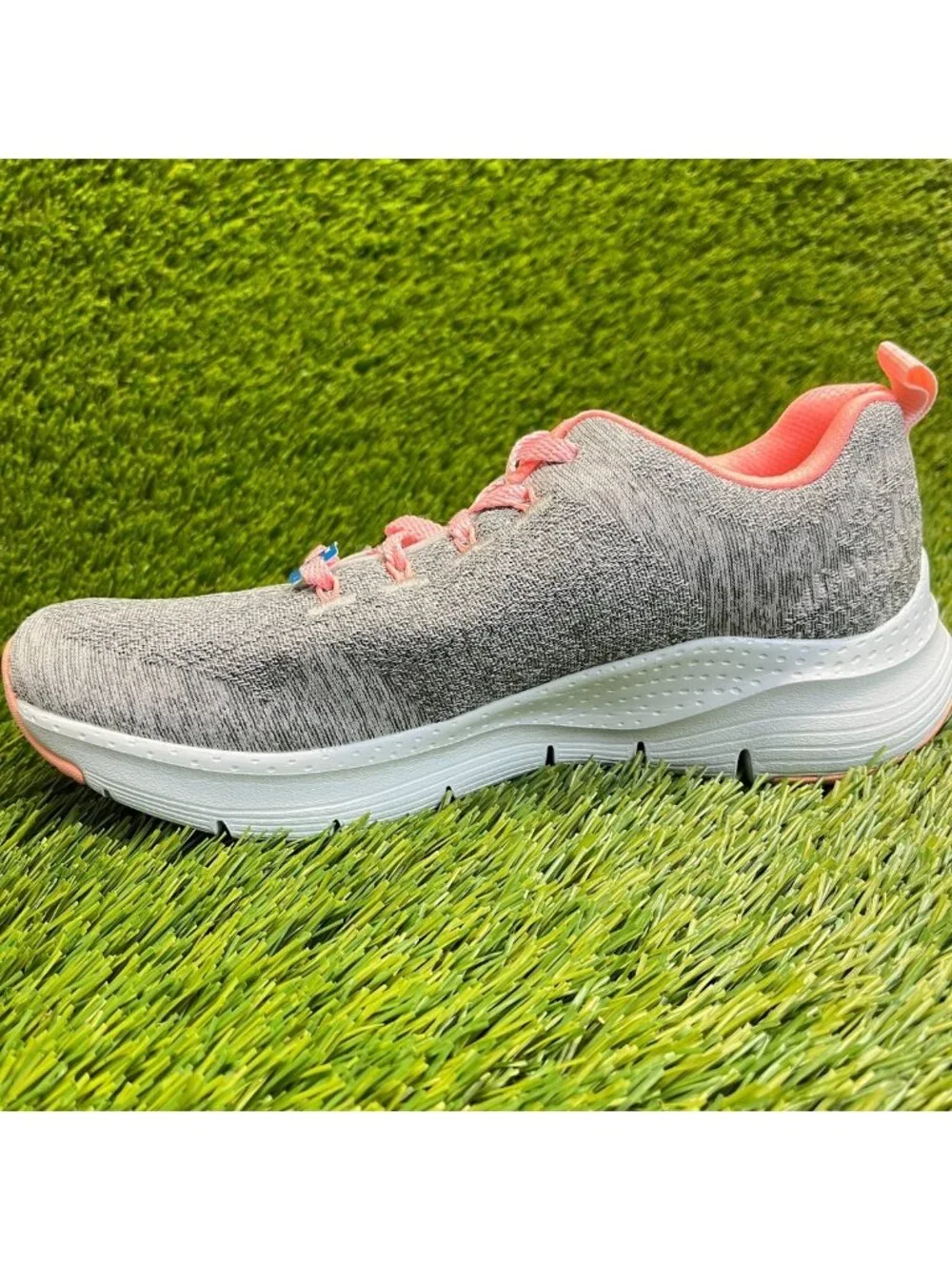 SKECHERS please review